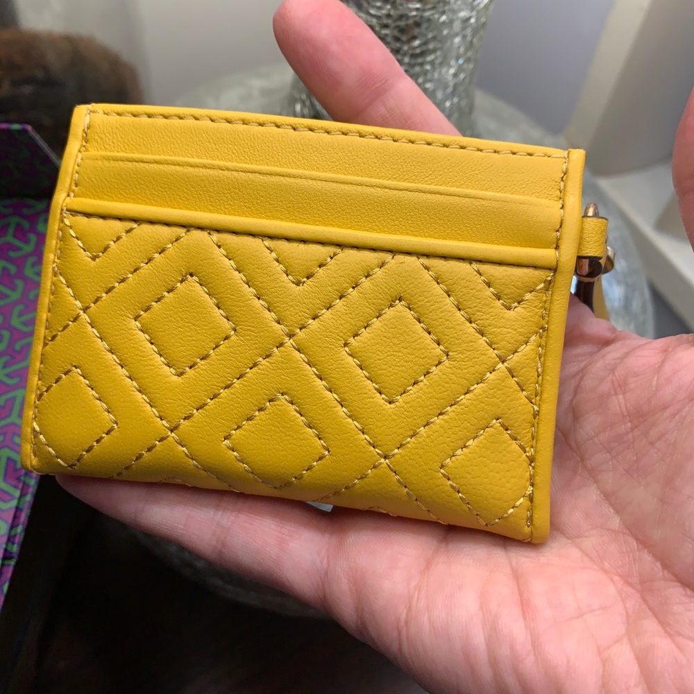 Authentic Tory Burch Quilted leather slim card cs - Picture 6 of 8